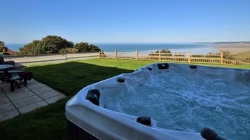 Hot Tub with Unrivalled Views to Sea